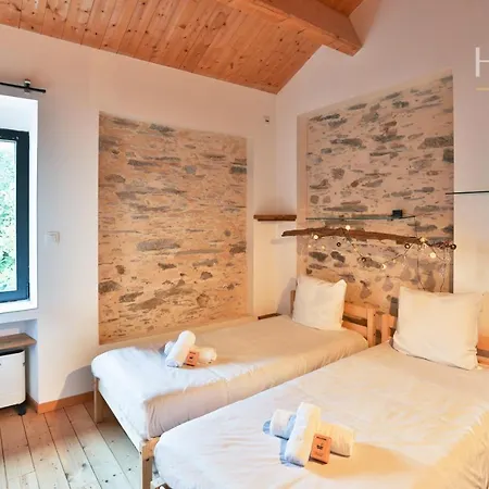 L'airial - Maison Idealement Situee Entre Commerces Et *