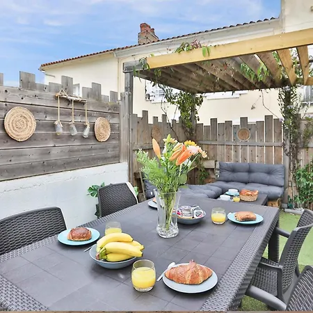 L'airial - Maison Idealement Situee Entre Commerces Et 펜션