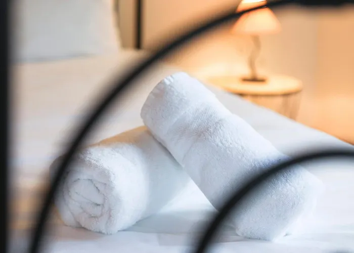 L'airial - Maison Idealement Situee Entre Commerces Et *